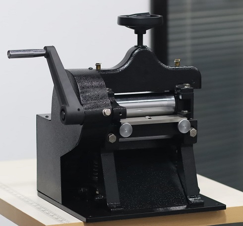 Hand crankleather splitting machine